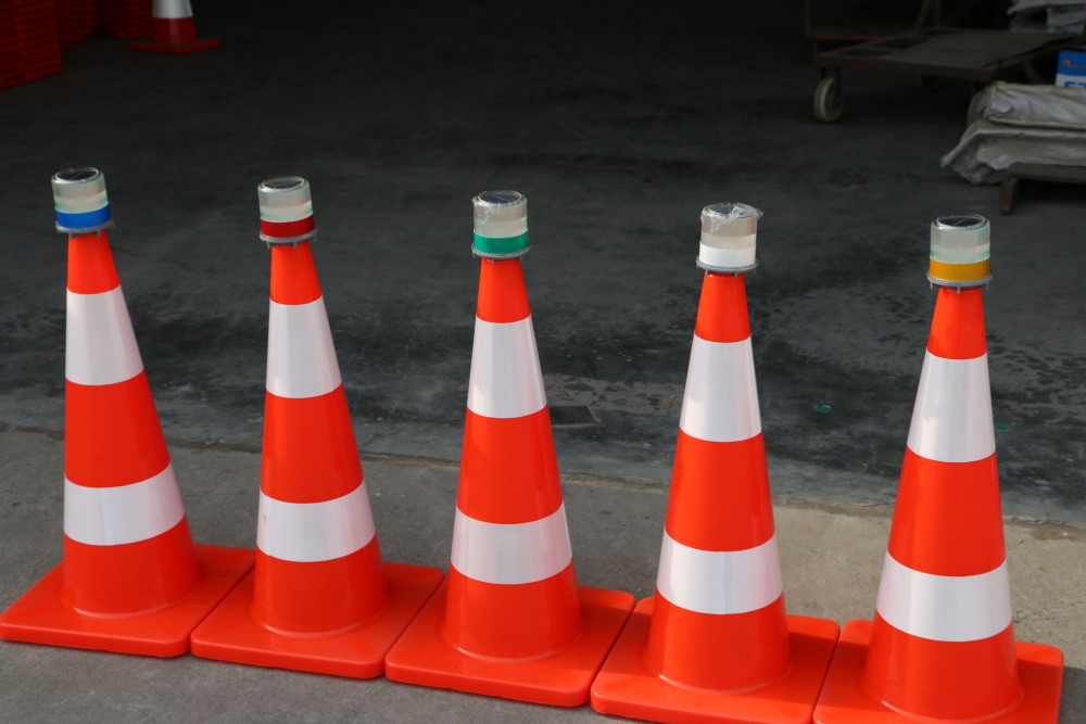 Quels sont les accessoires d’un cône de chantier