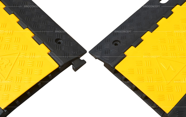 Passages de câbles 5 canaux avec base en caoutchouc noir recyclé et couvercle jaune en PVC